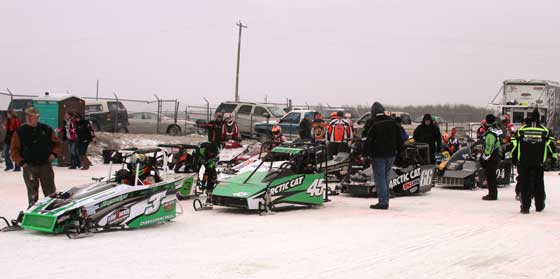 Outlaw 600 racers in staging