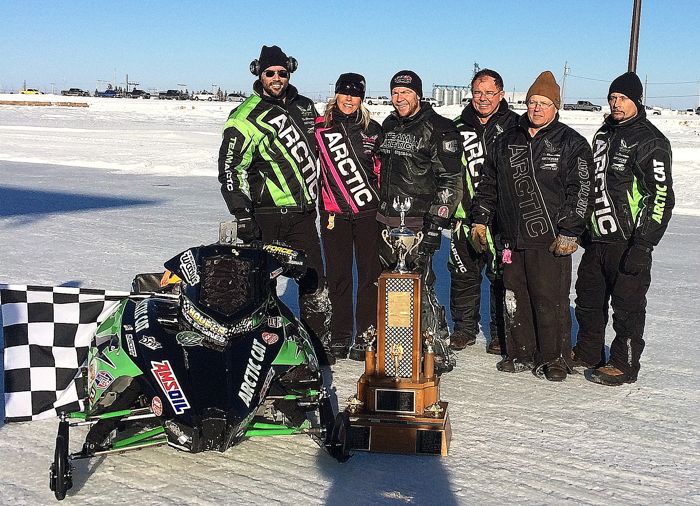 Team Arctic Cat oval champ Gary Moyle and team. Photo by Marissa Wichman 